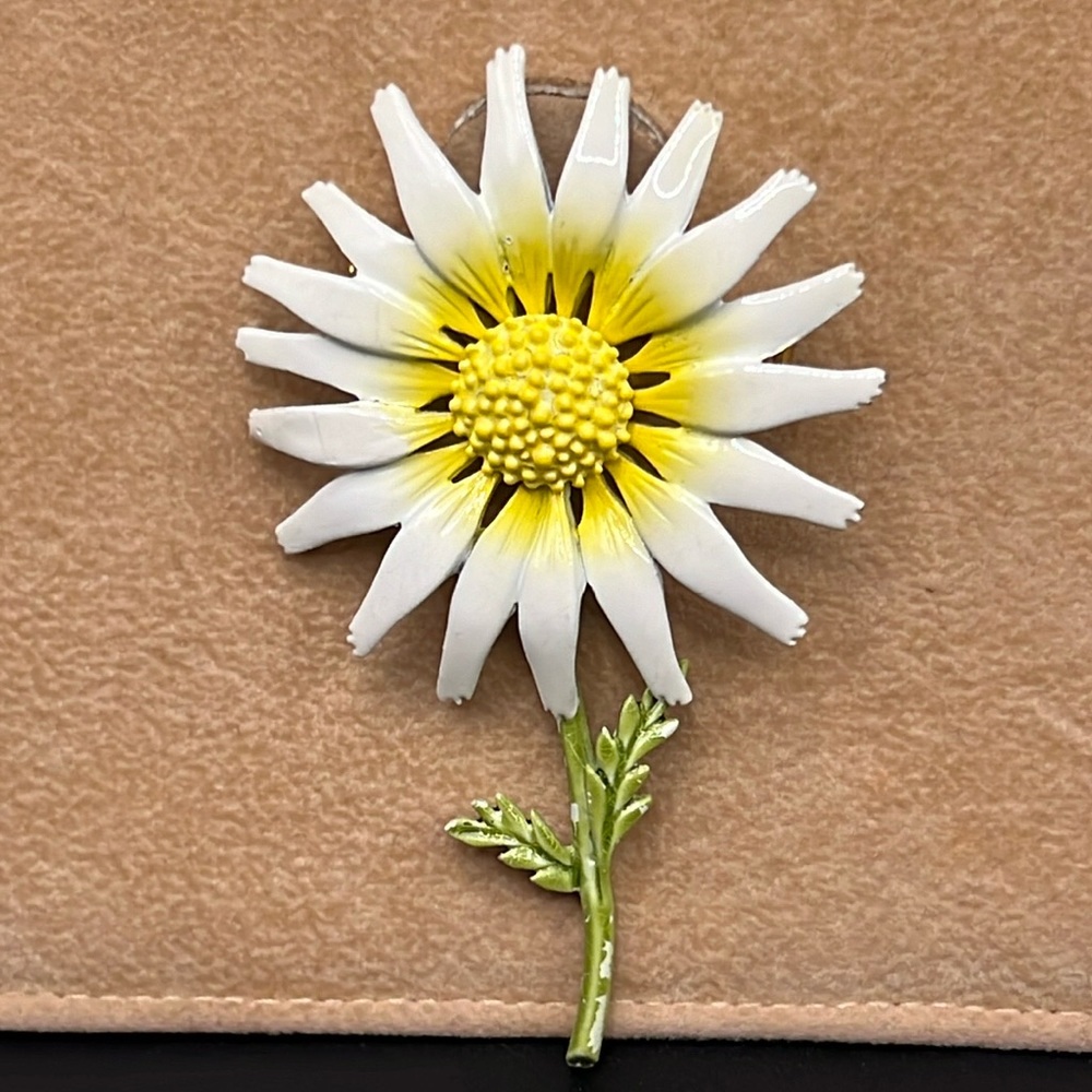 Vintage HEDY enamel daisy brooch